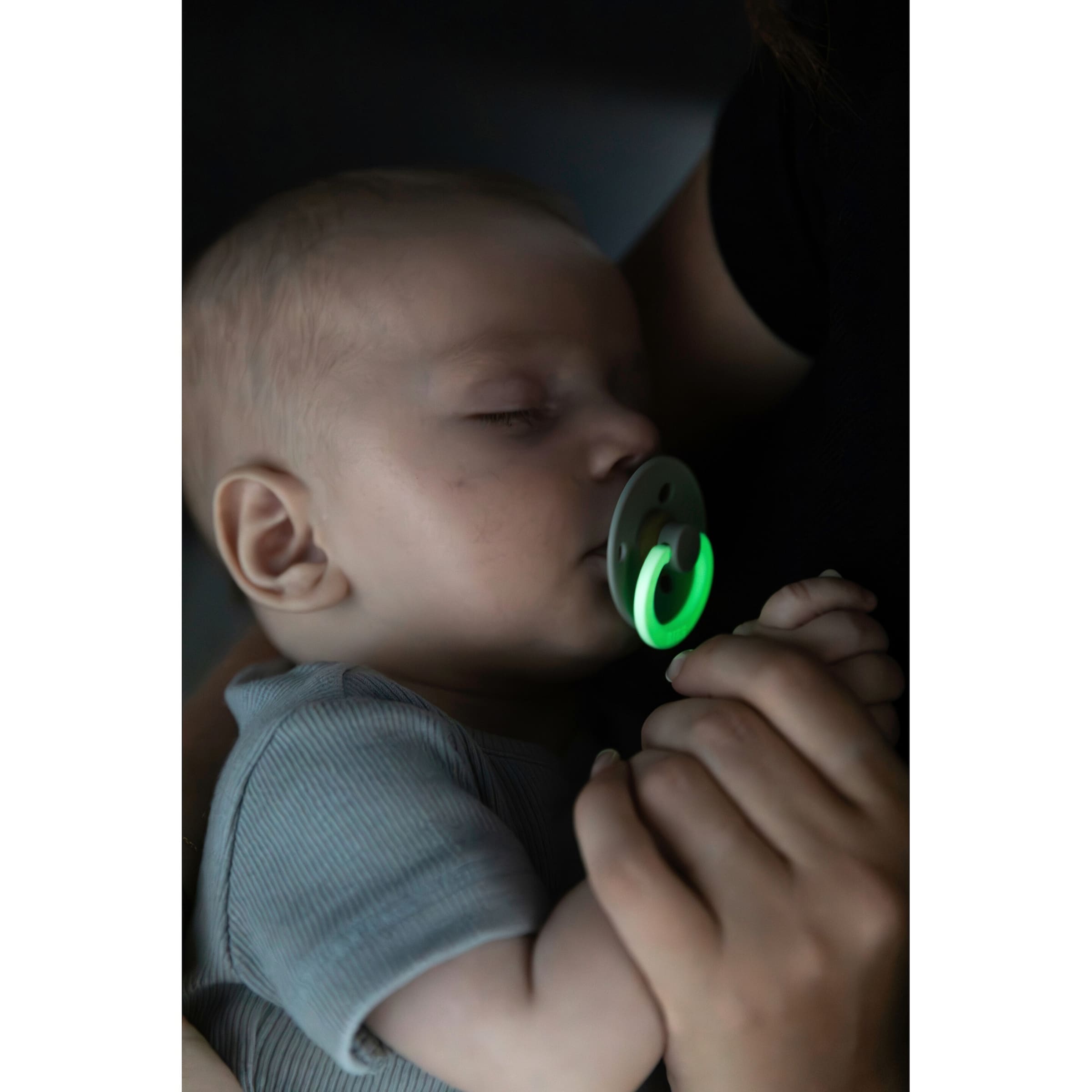Bibs 2er-Pack Colour GLOW Schnuller Latex, 6-18M